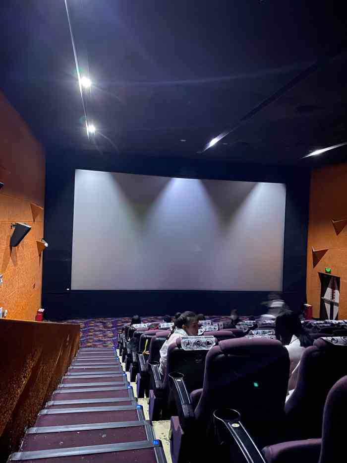 博纳国际影城(顺义店)-"电影院在新世界7层,环境还可以吧,对于看.