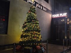 -FOUR PLAY BAR