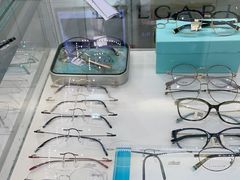 -美式眼镜·授权蔡司.依视路.尼康.豪雅.明月(人民广场店)