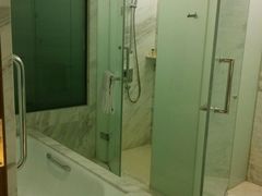 -上海滴水湖皇冠假日酒店