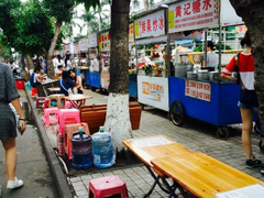 -海南大学南门小吃一条街(海甸三西路店)