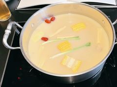 -鲜入唯煮·港式海鲜牛肉火锅(金宝街店)