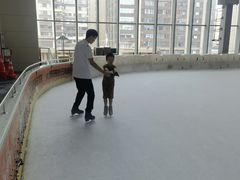 -冰纷万象滑冰场(赣州华润万象城店)