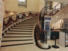 漂亮的旋转楼梯-天桥杂技剧场