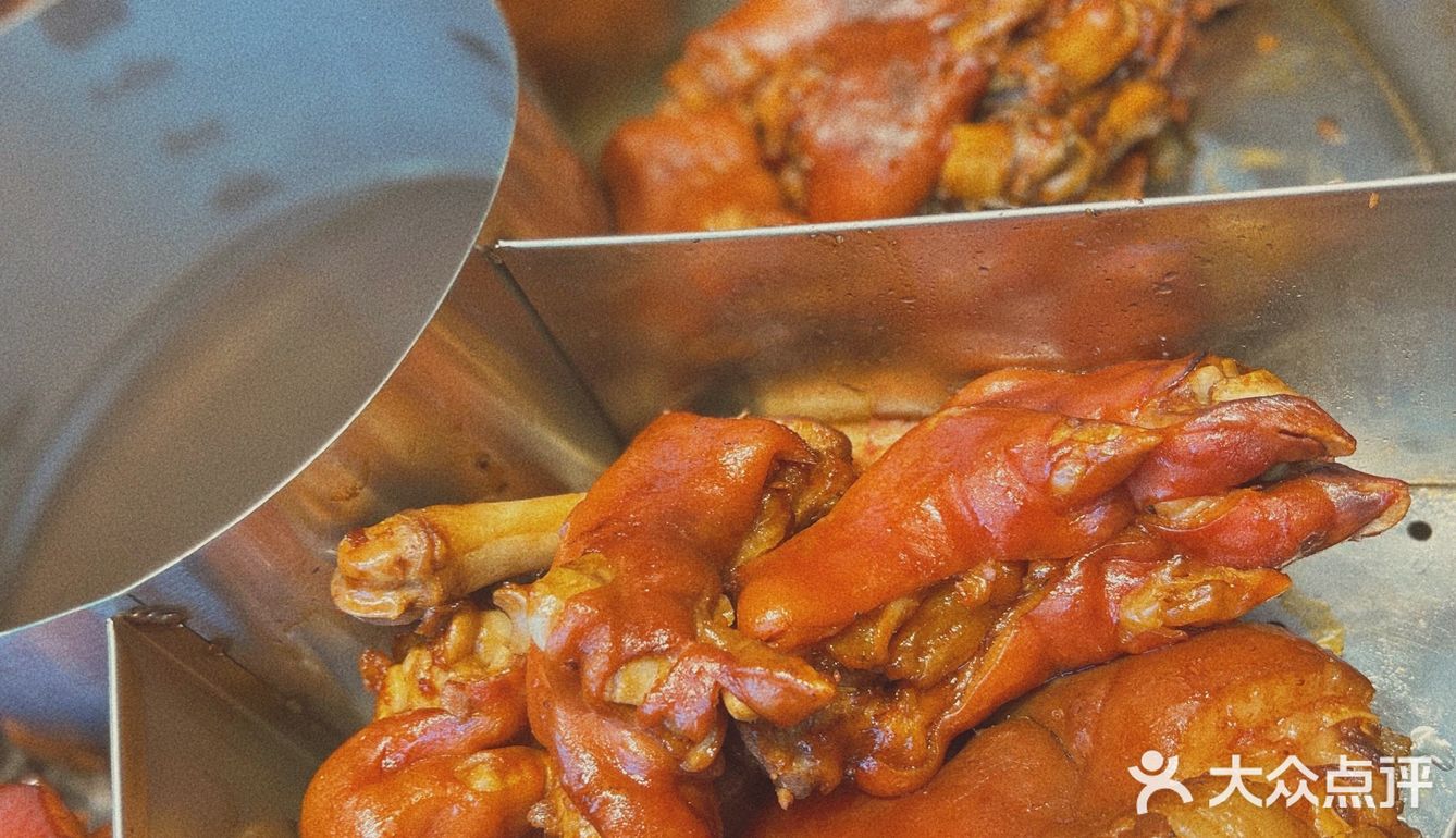 这蹄花，送我还真的就要了，来上一桶蹄花吧