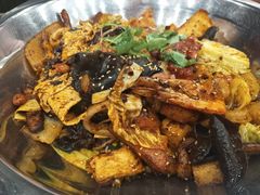 -愉肴麻辣香锅(中山路店)