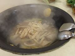 -三江鱼东北特色铁锅炖(骆驼店)