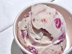 草莓覆盆子高定马卡龙-哈根达斯(陆家浜路店)