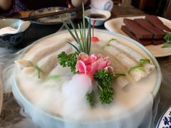 -大匠工房古船木艺术餐厅·猪肚鸡专门店(长白仙岛店)