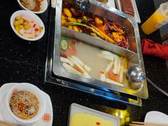 -百年川椒重庆老火锅(光谷店)