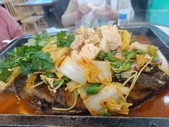 木屋秘制炭火烤鱼-浔味·山屿湖·正宗淳牌全鱼宴老字号