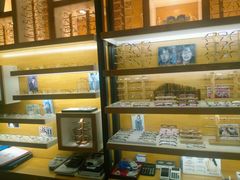 -LOGO眼镜·蔡司品牌折扣店(龙华清湖店)