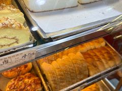 酥皮奶黄菠萝包-美嘉华面包西饼店(红胜坊店)