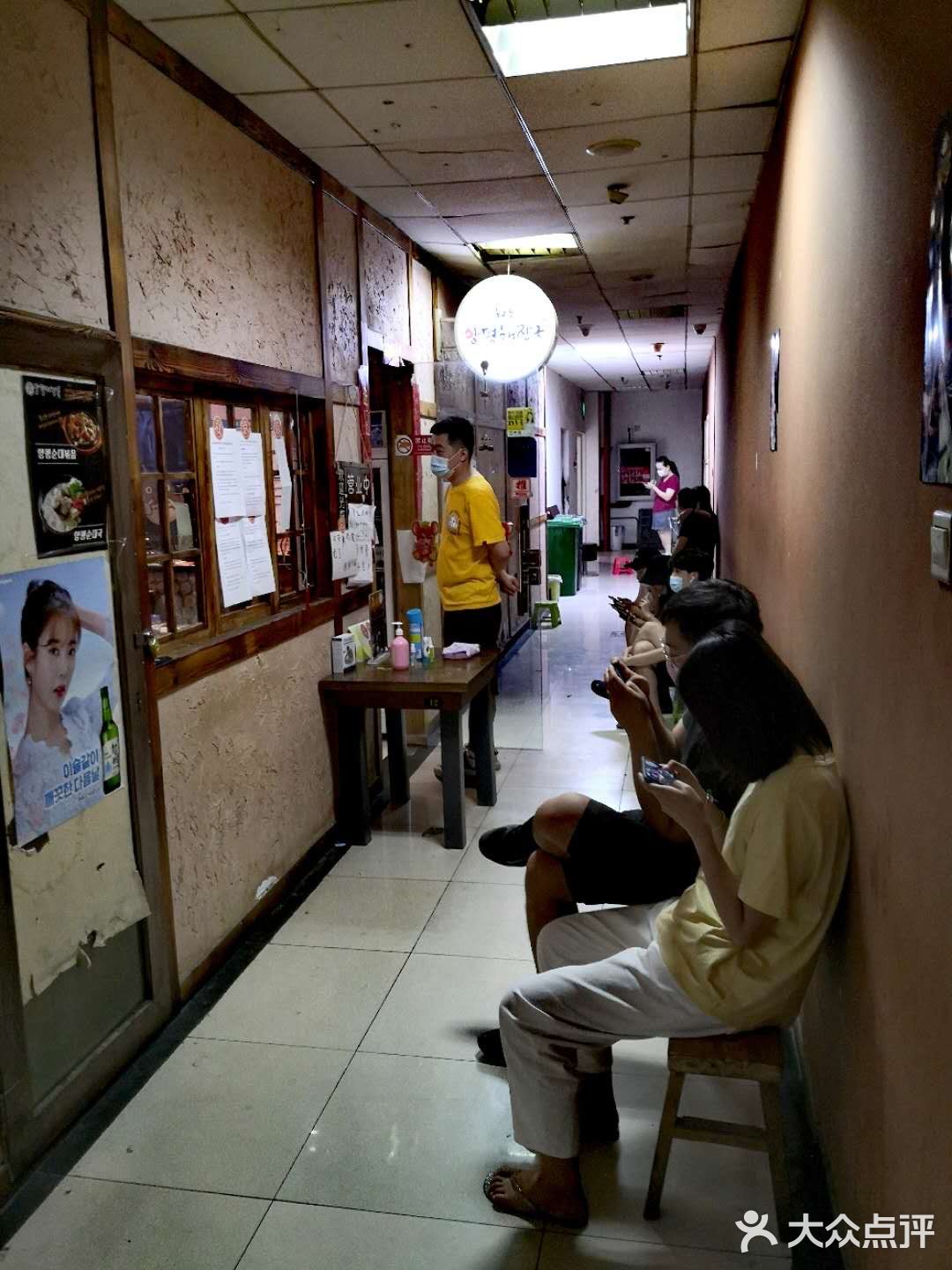 【探店】要排队两个小时才能吃到的牛肠！