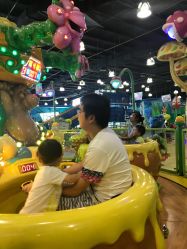 点击看大图 -维佳童话镇演出现场(徐东店)