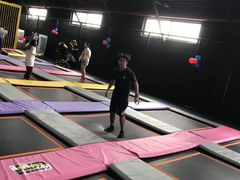 -嘿哟动霸CHUA·新潮玩运动娱乐中心·蹦床滑冰团建乐园