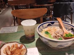 -鑫花溪牛肉米粉(东环大润发店)