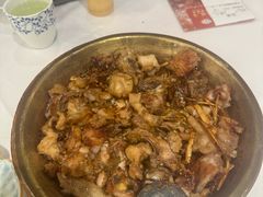 五指毛铜盘焗泉水鸡-围龙屋客家食府(福田店)