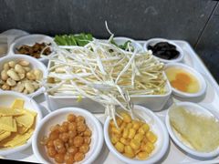-花馬肆.云南过桥米线(汉神购物广场现场熬汤店)