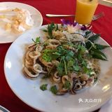 吃了两顿，点了两个同样的1100泰铢的套餐