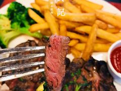 碳烤肉眼牛排及秘制牛排汁-WOLFGANG PUCK KITCHEN & BAR(迪士尼小镇店)