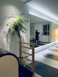 -闺蜜瑜伽·普拉提女性塑形馆