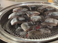 -围炉肉舍•炭烤活鳗•丹东海鲜烤肉(步行街店)