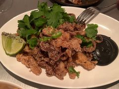 椒盐墨鱼配墨鱼汁蛋黄酱-Ocean's Table 欧舍