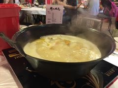 -鲜入围煮花胶鸡海鲜火锅