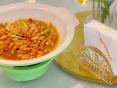 -阿瓦山寨·湘菜现炒·剁椒鱼头王(咸阳总店)