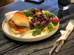 焗咸蛋三明治配澳洲低温牛肉沙拉-THE WOODS 简餐 (国贸商城店)