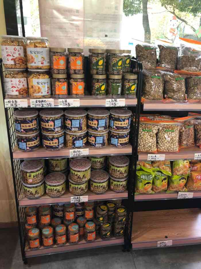 乡巴佬(洪德路店)-"这个乡巴佬水果店在洪德路南侧保利天琴宇旁.