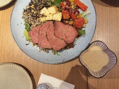 香烤牛肉藜麦配苹果沙拉-JOYBOX盒里(南湖天地店)