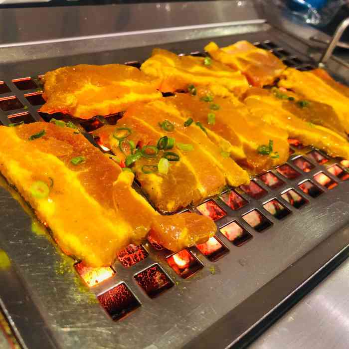 黄牌金爱烤肉·鸡西刀削面(车公庙店)-"[薄荷]环境: 靠近车公庙地铁口