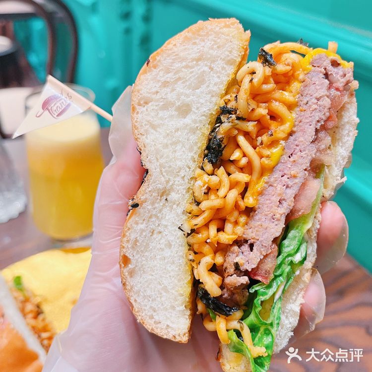 万物皆可火鸡面⁉️ 温州也有火鸡面汉堡了