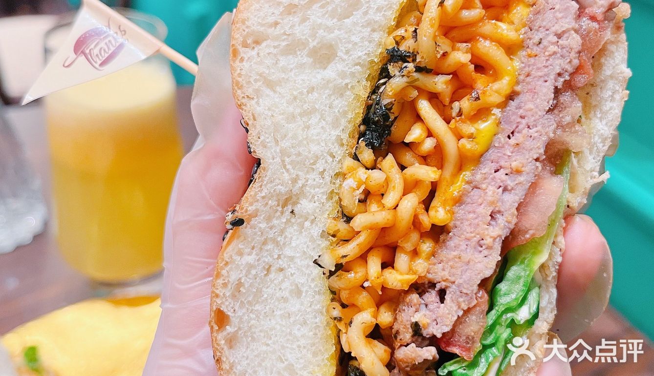 万物皆可火鸡面⁉️ 温州也有火鸡面汉堡了