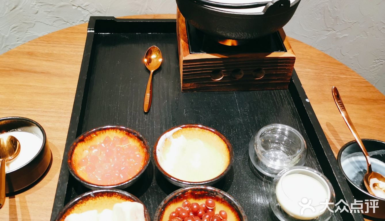    奶茶店也“玩火”[疑问]奶茶plus火锅，双倍的快落