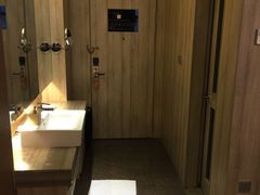 -西安大雁塔科技大学地铁站亚朵酒店