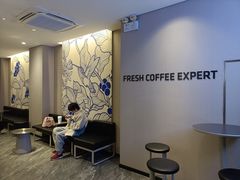 -瑞幸咖啡(田贝地铁站D出入口店)