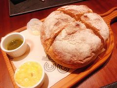 餐前面包-恰餐厅及酒吧 CHAR Bar & Grill (北京丽都皇冠假日店)