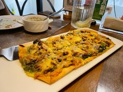 金枪鱼薄饼披萨-勺园西餐厅