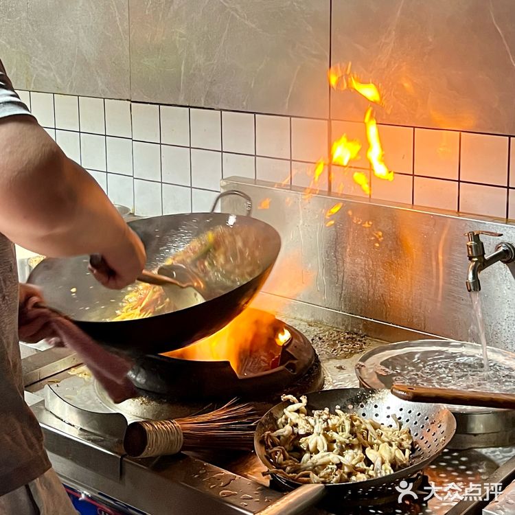 彭州。。。开车几十公里也要来吃的店。。。