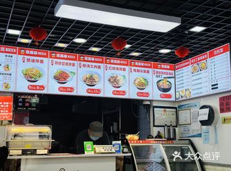 他家的位置在贝拉意大利餐厅旁边，世纪家园那条街上