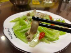 西芹炒鸭舌-广迎居老正兴菜馆