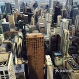 他的85楼是一家餐厅，86楼是酒吧