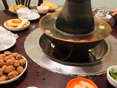 -洞庭洲·防空洞火锅·烧烤·铜锅涮肉(新百广场店)