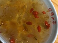 木耳炖桃胶-恋萍小吃(时代店)