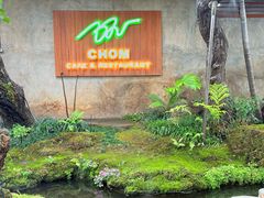 -Chom Cafe and Restaurant