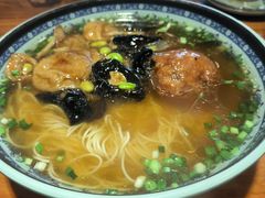 咸蛋黄狮子头-老外婆本帮面(塔城路店)