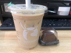 -瑞幸咖啡(岳家嘴地铁站店)